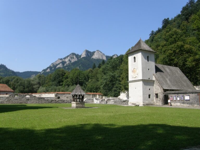 katfoto-cerveny-klastor